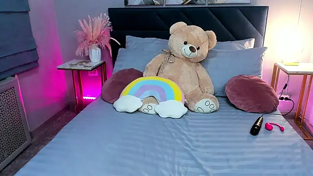 Curvy Dynamite  online show from October 2025 01:17:01 AM