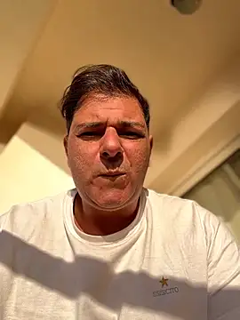 Snapshot of SecretlyDD chatting on March 2026 04:58:01 AM SecretlyDD online show from March 2026 04:58:01 AM