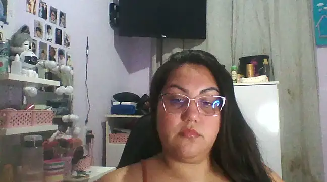 Paolaa hoot online show from February 2025 04:03:02 AM