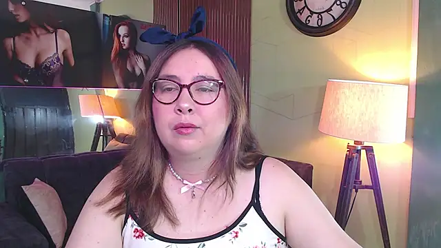 chloe prg online show from September 2025 05:53:02 AM