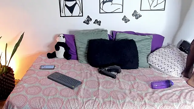 Snapshot of Keiny-Rave chatting on December 2024 01:56:01 AM Keiny-Rave online show from December 2024 01:56:01 AM