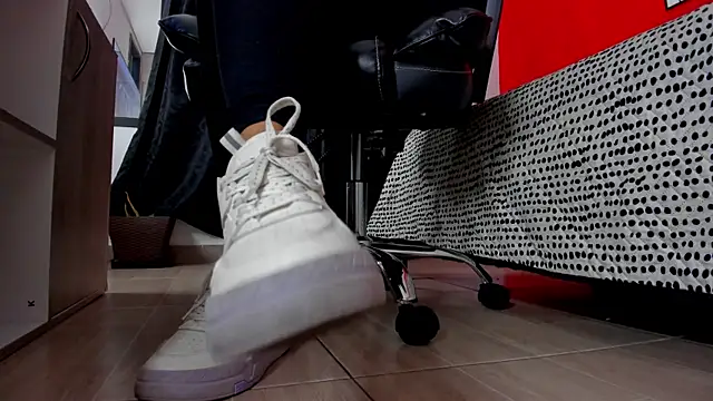 Snapshot of Keiny-Rave chatting on October 2025 01:37:02 AM Keiny-Rave online show from October 2025 01:37:02 AM