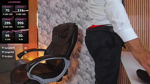 Snapshot of Hideintheoffice chatting on October 2025 11:43:01 AM Hideintheoffice online show from October 2025 11:43:01 AM