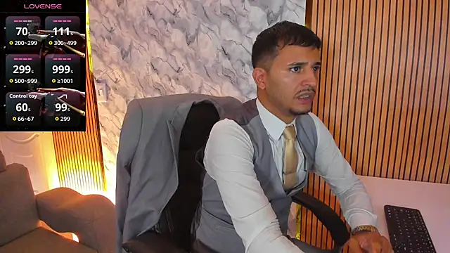 Snapshot of Hideintheoffice chatting on October 2025 09:11:01 PM Hideintheoffice online show from October 2025 09:11:01 PM