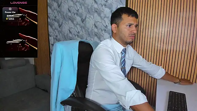 Hideintheoffice online show from November 2025 10:58:01 AM