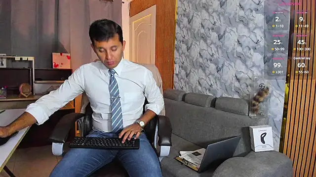 Hideintheoffice online show from February 2026 01:13:02 AM