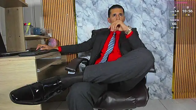 Snapshot of Hideintheoffice chatting on May 2026 01:33:01 AM Hideintheoffice online show from May 2026 01:33:01 AM