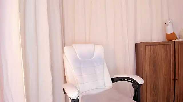 Maddy bennet online show from January 2025 08:11:01 PM