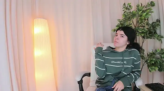 Maddy bennet online show from March 2025 10:32:01 AM