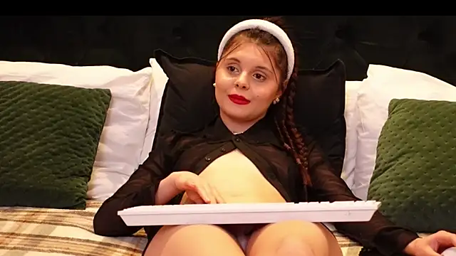 MilenaLyn online show from February 2025 12:19:02 PM