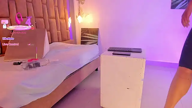 Snapshot of victoriaroyce1 chatting on October 2025 01:12:02 PM victoriaroyce1 online show from October 2025 01:12:02 PM