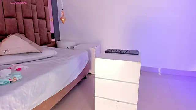 victoriaroyce1 online show from March 2026 01:11:02 PM