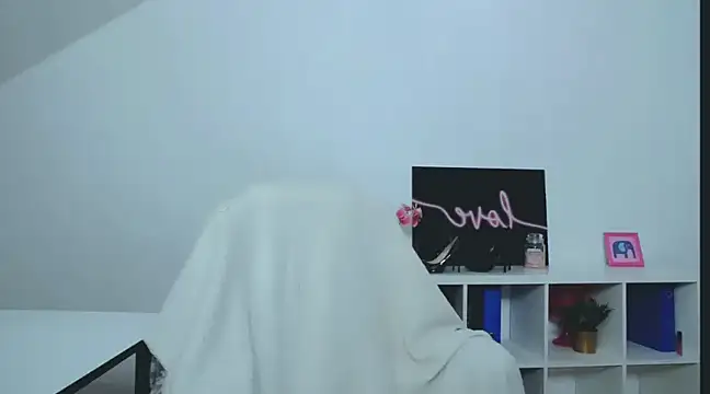 Lia Benini online show from January 2025 01:12:01 PM