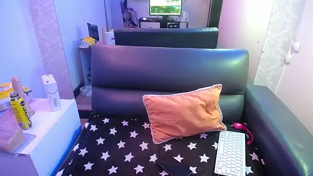 mia collens online show from February 2026 08:57:02 AM