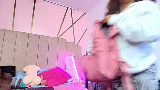 lauraltt online show from November 2025 09:04:01 PM