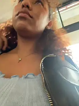 lauraltt online show from December 2025 07:08:02 PM