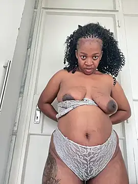 Snapshot of beverlyxxxx chatting on March 2025 02:45:02 PM beverlyxxxx online show from March 2025 02:45:02 PM