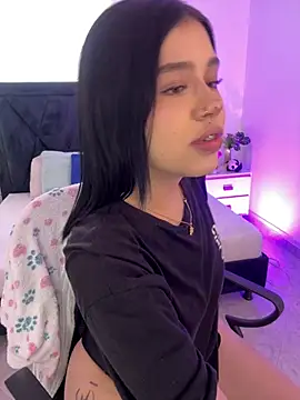 Snapshot of Lily_Woodz chatting on June 2026 07:12:02 PM Lily Woodz online show from June 2026 07:12:02 PM