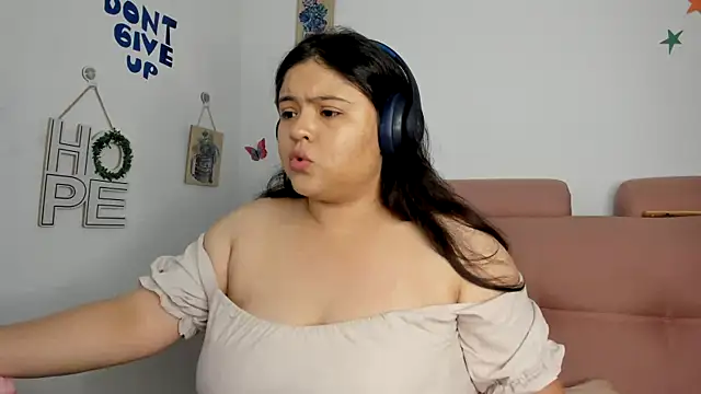 Snapshot of lizzie_c chatting on June 2026 10:35:02 PM lizzie c online show from June 2026 10:35:02 PM