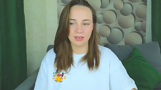 Snapshot of Cute_smile_sharon chatting on September 2025 05:07:01 AM Cute smile sharon online show from September 2025 05:07:01 AM