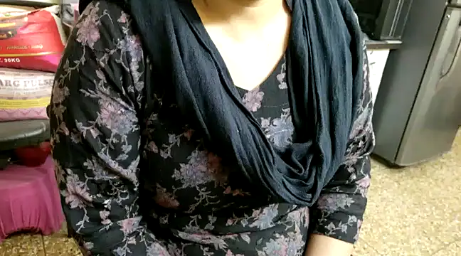 Snapshot of GirlModel7598 chatting on December 2024 09:58:01 AM GirlModel7598 online show from December 2024 09:58:01 AM