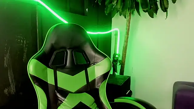 CintiaWalker online show from April 2026 01:01:01 PM