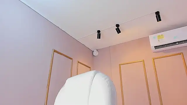 PerlaPreciosa online show from February 2026 04:00:01 AM