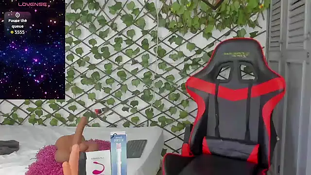 dani-lue online show from November 2025 12:48:02 PM