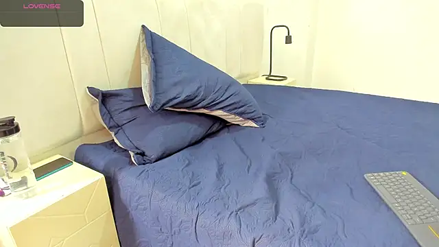 Snapshot of AbrilSonne chatting on March 2025 06:58:02 PM AbrilSonne online show from March 2025 06:58:02 PM