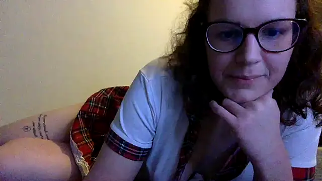 LolaGuess online show from December 2024 09:00:02 PM