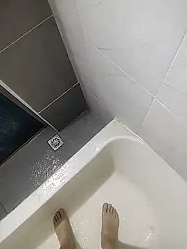 DTuannHallT online show from December 2025 11:48:02 AM