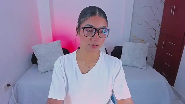 martina roldam online show from April 2026 12:44:01 AM