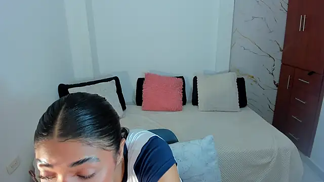 Snapshot of martina_roldam chatting on June 2026 01:21:01 AM martina roldam online show from June 2026 01:21:01 AM