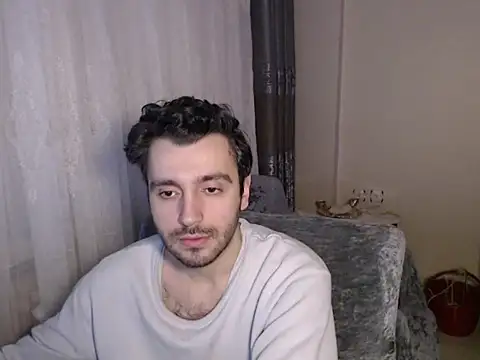 handsomeee04 online show from April 2026 10:37:02 PM