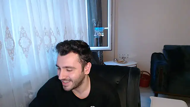 Snapshot of handsomeee04 chatting on May 2026 05:32:02 PM handsomeee04 online show from May 2026 05:32:02 PM
