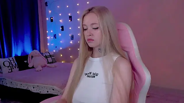 Snapshot of Naughty_Mable chatting on July 2026 02:27:02 AM Naughty Mable online show from July 2026 02:27:02 AM