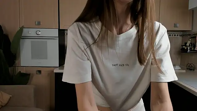 Snapshot of LinnGaillard chatting on December 2024 01:39:02 PM LinnGaillard online show from December 2024 01:39:02 PM