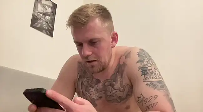 BulkAndTattoos online show from December 2024 03:11:02 PM