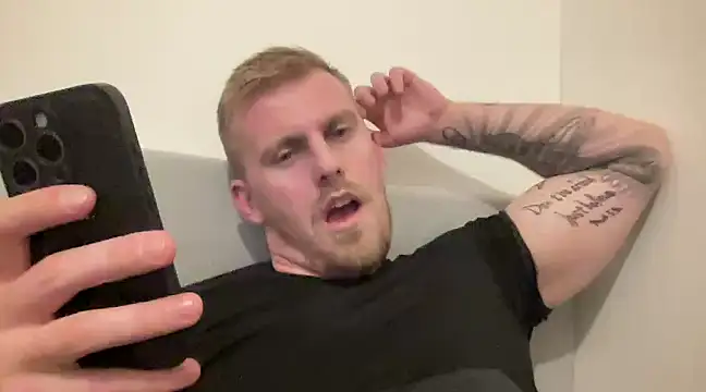 BulkAndTattoos online show from December 2024 06:17:02 PM