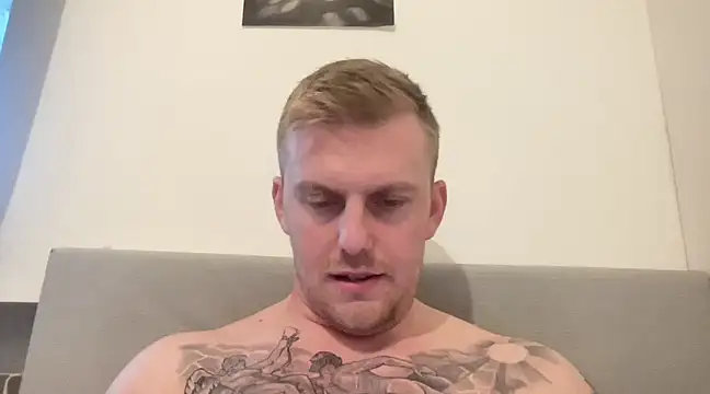 BulkAndTattoos online show from December 2024 02:33:01 PM