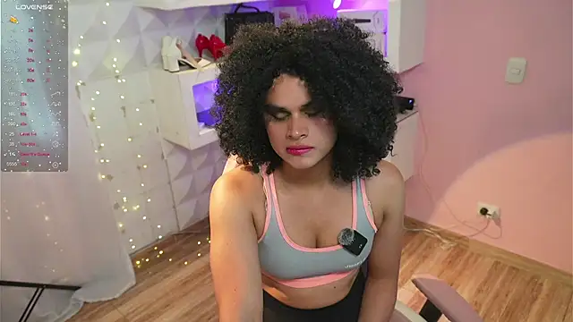 Snapshot of Mara-Bella chatting on May 2026 08:58:02 PM Mara-Bella online show from May 2026 08:58:02 PM