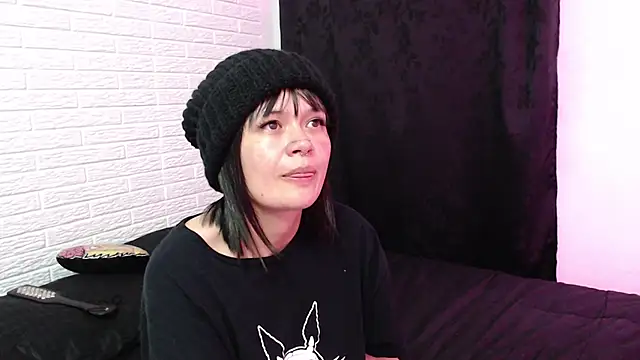 Snapshot of rousstattoo chatting on December 2024 04:38:01 AM rousstattoo online show from December 2024 04:38:01 AM