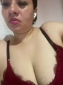 Snapshot of MommyHelpsmee chatting on July 2026 12:35:02 AM MommyHelpsmee online show from July 2026 12:35:02 AM