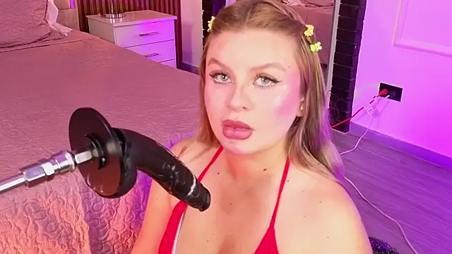 Snapshot of LolaAngellx chatting on July 2026 08:33:02 PM LolaAngellx online show from July 2026 08:33:02 PM