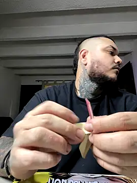 Snapshot of El_Titan1998 chatting on September 2025 09:48:01 PM El Titan1998 online show from September 2025 09:48:01 PM