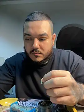 Snapshot of El_Titan1998 chatting on October 2025 11:34:02 PM El Titan1998 online show from October 2025 11:34:02 PM