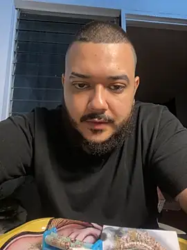 Snapshot of El_Titan1998 chatting on November 2025 11:03:01 PM El Titan1998 online show from November 2025 11:03:01 PM