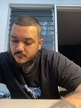 Snapshot of El_Titan1998 chatting on November 2025 10:07:02 PM El Titan1998 online show from November 2025 10:07:02 PM