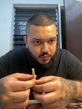 Snapshot of El_Titan1998 chatting on November 2025 09:43:02 PM El Titan1998 online show from November 2025 09:43:02 PM