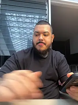 Snapshot of El_Titan1998 chatting on November 2025 09:42:02 PM El Titan1998 online show from November 2025 09:42:02 PM